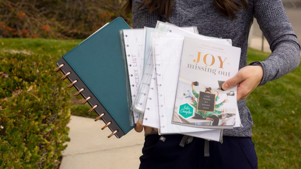 Best paper planners and paper journals for 2020. Clarify Simplify Align planner journal. Productivity planner and 5-minute gratitude journal. Inkwell Press planner review. Powersheets by Cultivate what matters review. Erin condren planner review.
