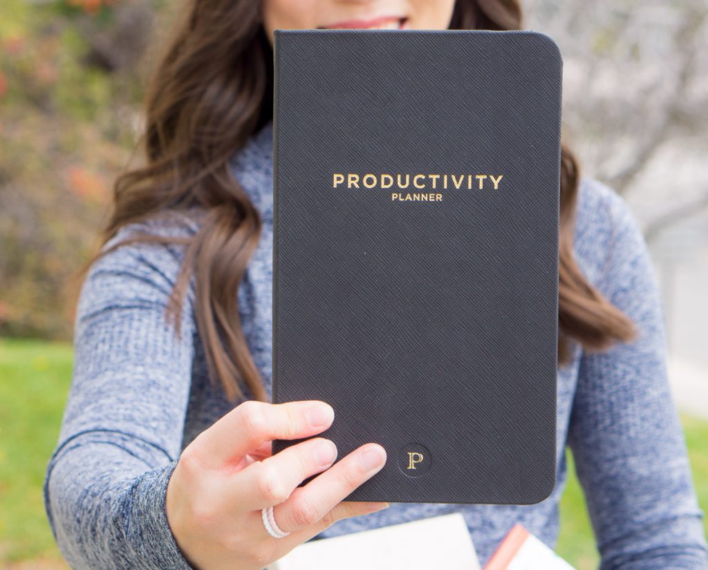 Best paper planners and paper journals for 2020. Clarify Simplify Align planner journal. Productivity planner and 5-minute gratitude journal. Inkwell Press planner review. Powersheets by Cultivate what matters review. Erin condren planner review. 